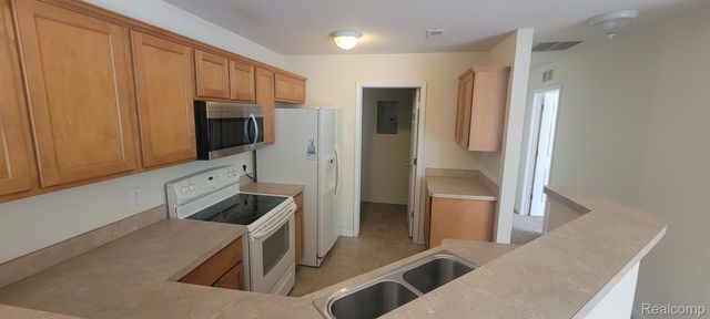 27635 Hidden Oaks Drive, Brownstown Charter Township, MI 48183