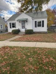 82 Waldorf St, Springfield, MA 01109