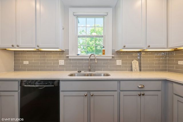125 S Central Avenue, Highwood, IL 60040