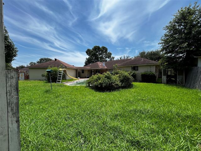 6960 Westgate Drive, Beaumont, TX 77706