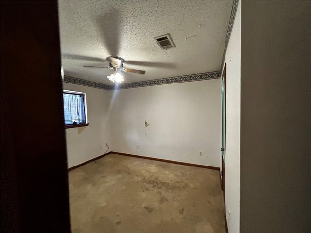 6960 Westgate Drive, Beaumont, TX 77706