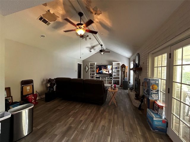 6960 Westgate Drive, Beaumont, TX 77706
