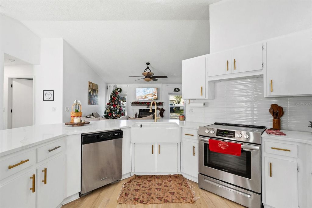 Image 13 of property listing at 15101 REDVALE DRIVE, Tampa, FL 33625