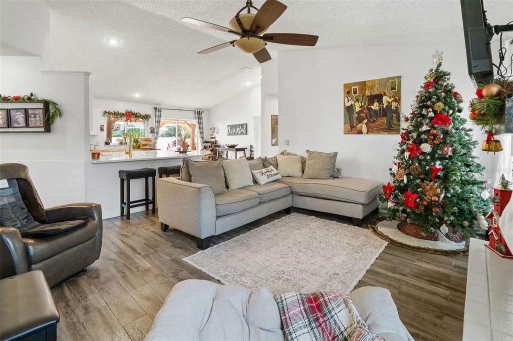 Image 14 of property listing at 15101 REDVALE DRIVE, Tampa, FL 33625