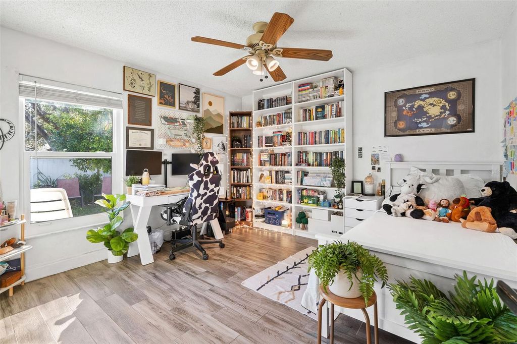 Image 20 of property listing at 15101 REDVALE DRIVE, Tampa, FL 33625