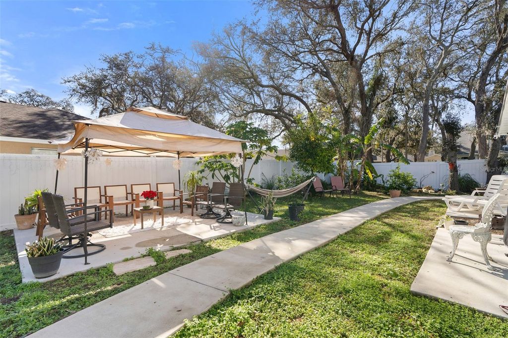 Image 24 of property listing at 15101 REDVALE DRIVE, Tampa, FL 33625