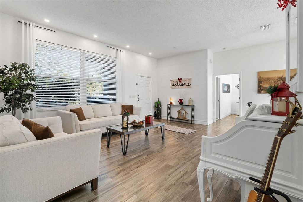 Image 5 of property listing at 15101 REDVALE DRIVE, Tampa, FL 33625