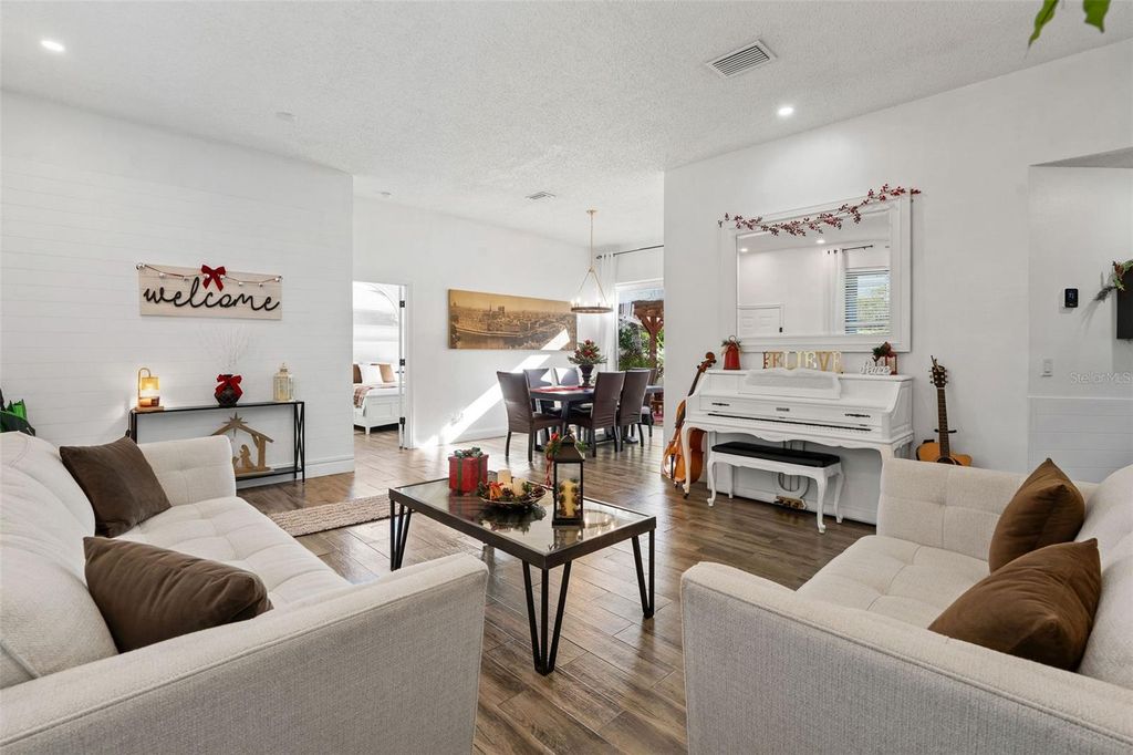 Image 6 of property listing at 15101 REDVALE DRIVE, Tampa, FL 33625