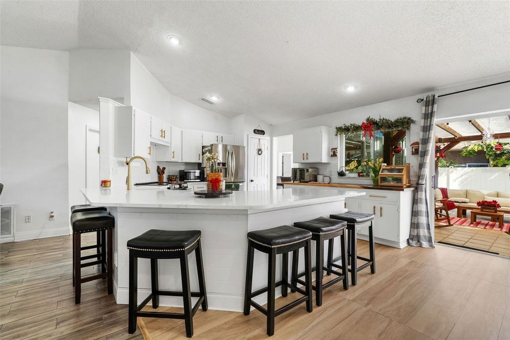 Image 8 of property listing at 15101 REDVALE DRIVE, Tampa, FL 33625