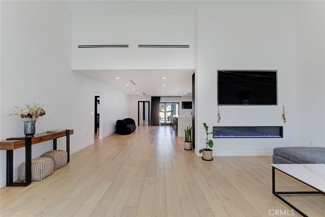 1553 Western, Glendale, CA 91201