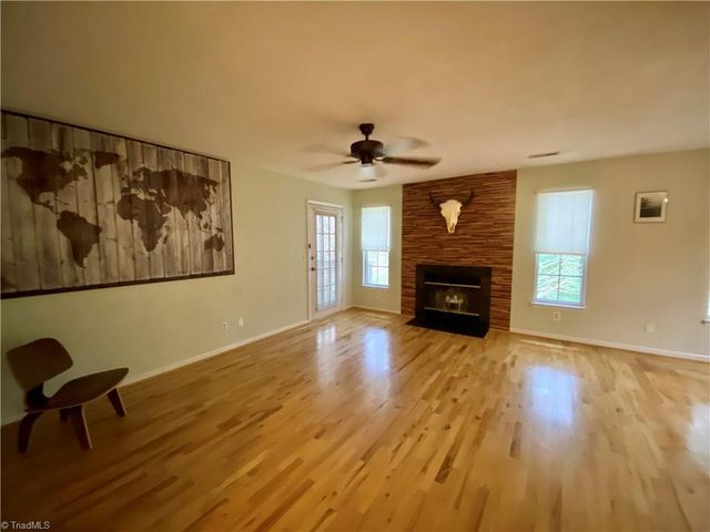 21 Meadowood Glen Way D, Greensboro, NC 27409
