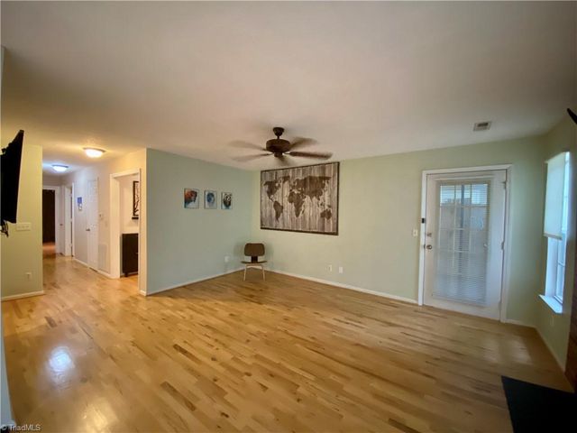21 Meadowood Glen Way D, Greensboro, NC 27409