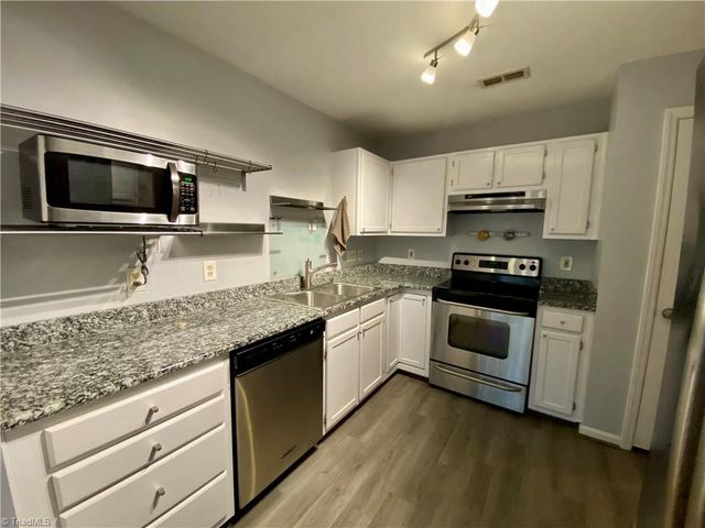 21 Meadowood Glen Way D, Greensboro, NC 27409
