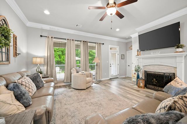 11376 Oak Run Dr, Geismar, LA 70734