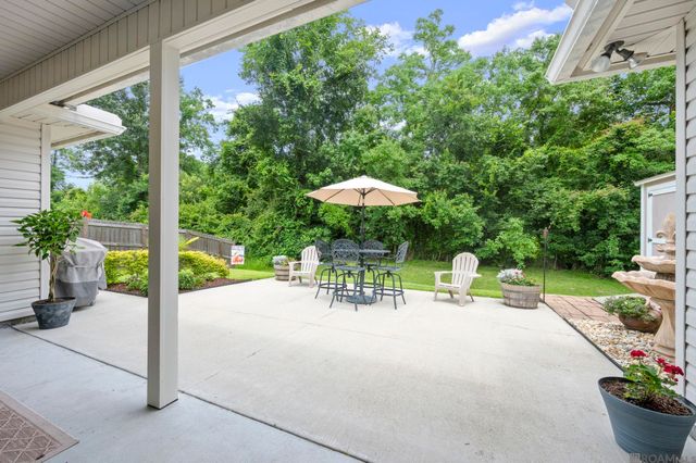 11376 Oak Run Dr, Geismar, LA 70734