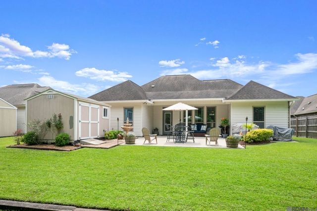11376 Oak Run Dr, Geismar, LA 70734