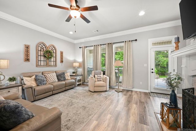 11376 Oak Run Dr, Geismar, LA 70734