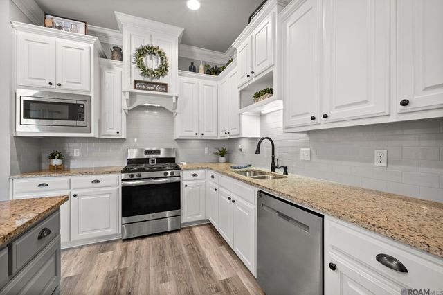 11376 Oak Run Dr, Geismar, LA 70734