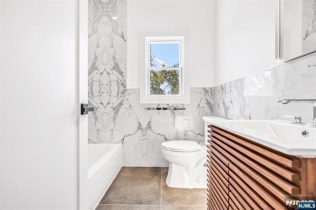 715 Evans Street 2, Paramus, NJ 07652