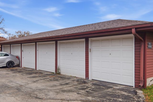 2543 Harvest Drive, Crown Point, IN 46307