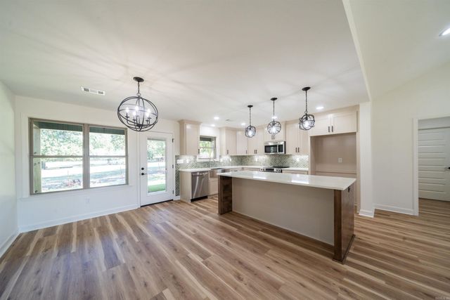310 Millie Court, Austin, AR 72007