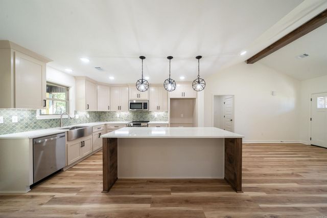 310 Millie Court, Austin, AR 72007