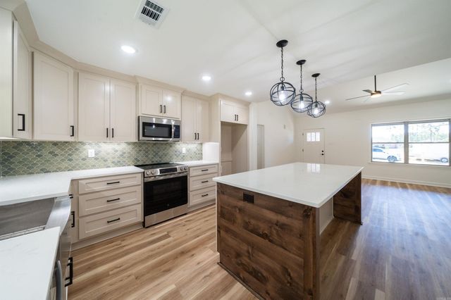 310 Millie Court, Austin, AR 72007
