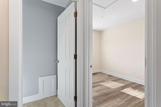6 MEADOW LN, Levittown, PA 19054