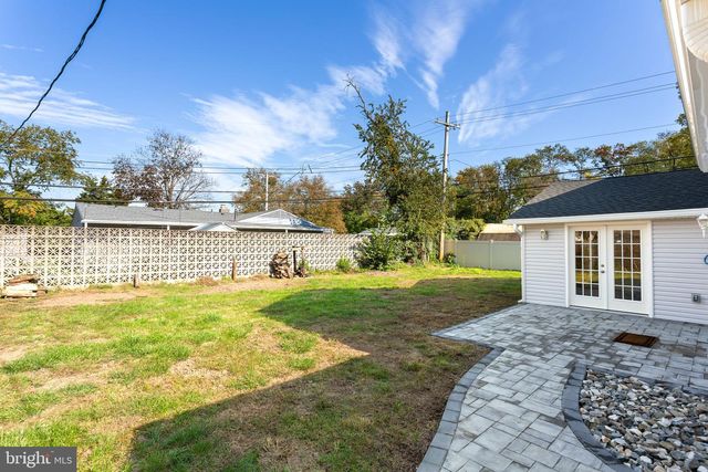 6 MEADOW LN, Levittown, PA 19054