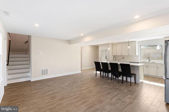 6 MEADOW LN, Levittown, PA 19054