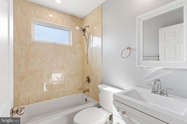 6 MEADOW LN, Levittown, PA 19054