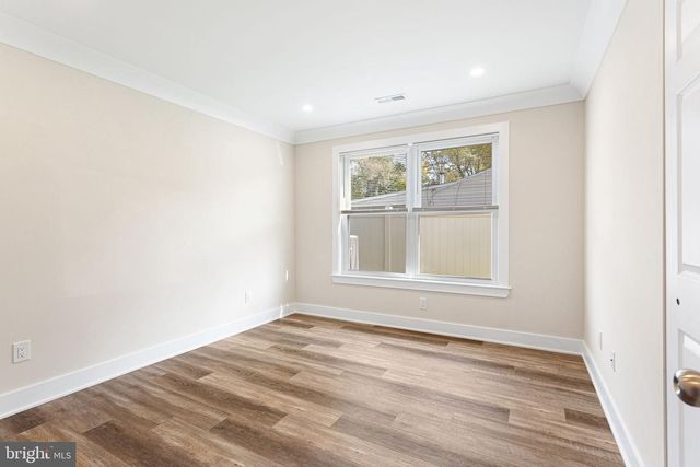 6 MEADOW LN, Levittown, PA 19054