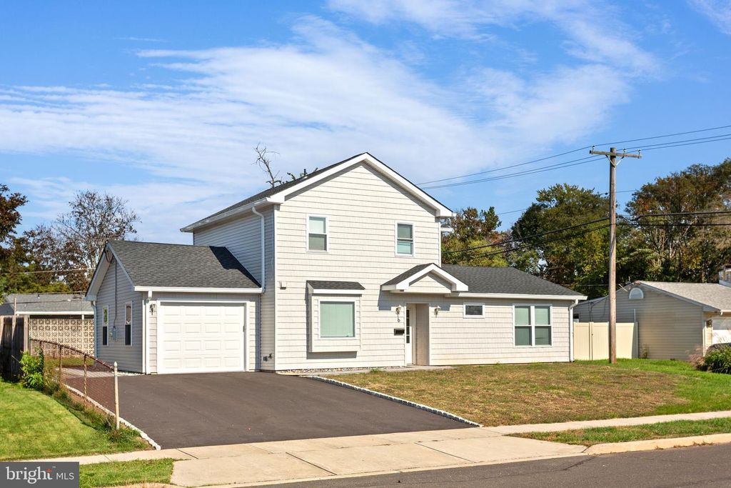 6 MEADOW LN, Levittown, PA 19054