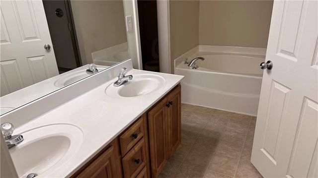 283 Oakland Hills Way, Lawrenceville, GA 30044