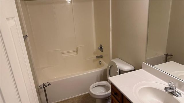 283 Oakland Hills Way, Lawrenceville, GA 30044