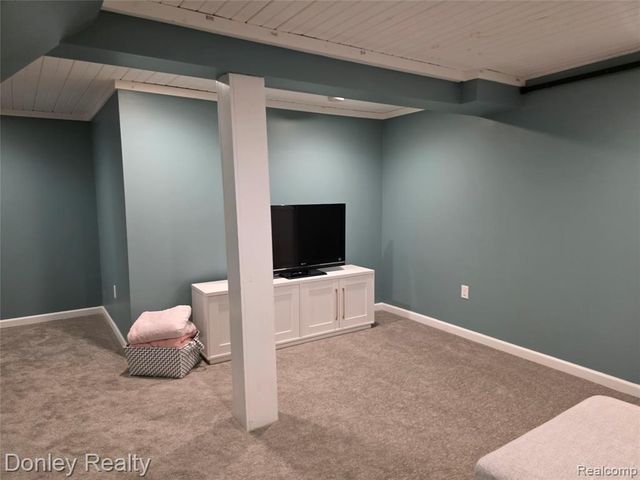 10376 Valley Drive, Goodrich, MI 48438