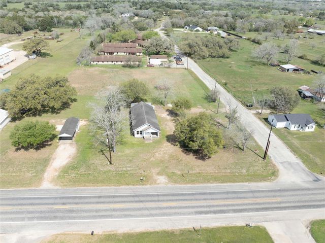 820 W Fairwinds Street, Hallettsville, TX 77964