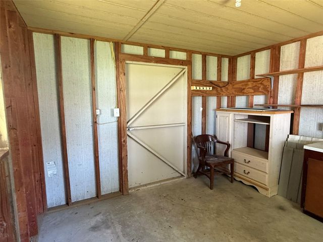 820 W Fairwinds Street, Hallettsville, TX 77964