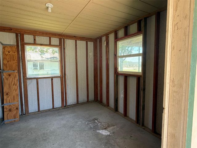 820 W Fairwinds Street, Hallettsville, TX 77964