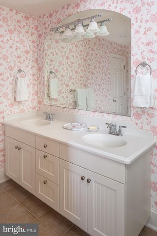 152 GRUBB RD, Malvern, PA 19355