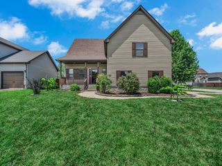 696 Sly Fox Dr, Clarksville, TN 37040