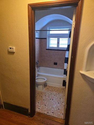 1067 Melvin Avenue, St Louis, MO 63137