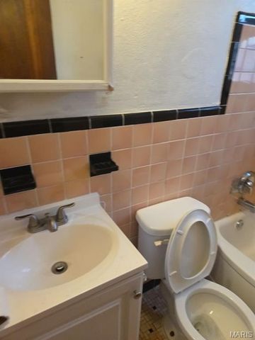 1067 Melvin Avenue, St Louis, MO 63137