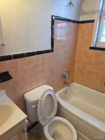 1067 Melvin Avenue, St Louis, MO 63137