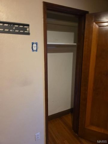 1067 Melvin Avenue, St Louis, MO 63137