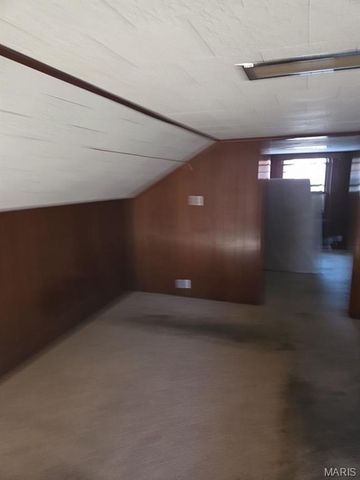 1067 Melvin Avenue, St Louis, MO 63137