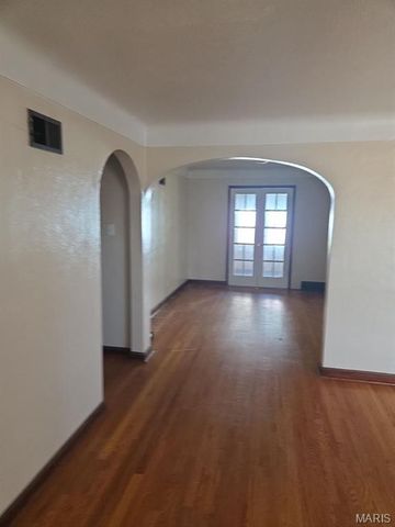 1067 Melvin Avenue, St Louis, MO 63137