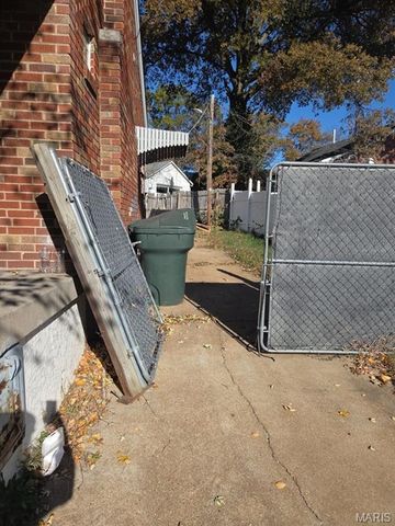 1067 Melvin Avenue, St Louis, MO 63137