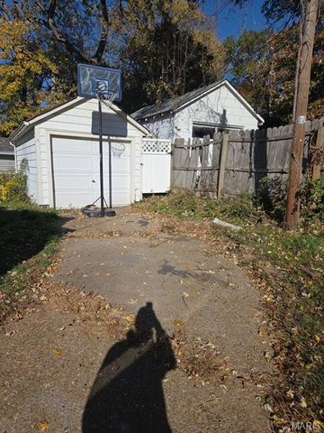 1067 Melvin Avenue, St Louis, MO 63137