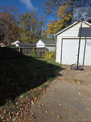 1067 Melvin Avenue, St Louis, MO 63137